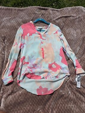 Daisy Fuentes Pastel Watercolor V-Neck Top - Pink, Mint & Coral